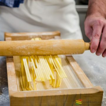   Eppicotispai "Chitarra" tésztavágó spagetti és fetuccine készítéshez + 32cm-es nyújtó