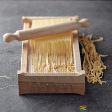   Eppicotispai "Chitarra" tésztavágó spagetti és fetuccine készítéshez + 32cm-es nyújtó