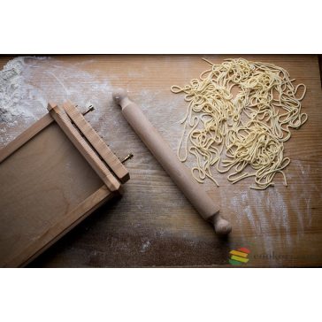   Eppicotispai "Chitarra" tésztavágó spagetti és fetuccine készítéshez + 32cm-es nyújtó