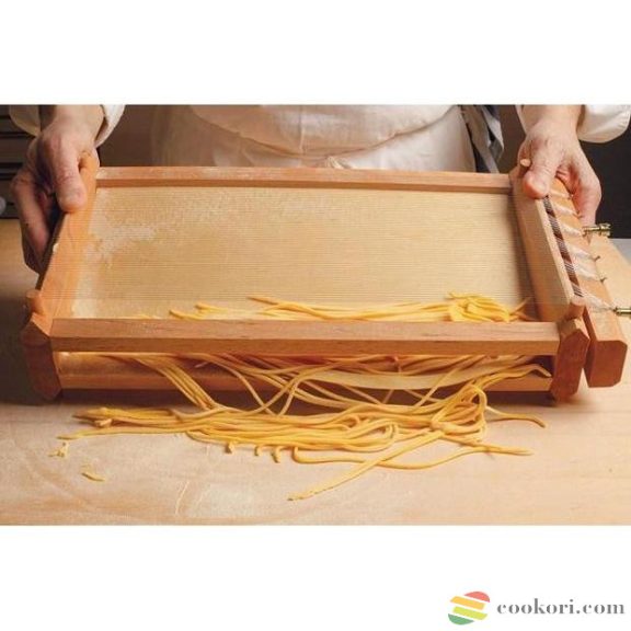 Eppicotispai "Chitarra" tésztavágó spagetti és fetuccine készítéshez + 32cm-es nyújtó
