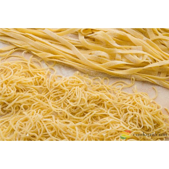 Eppicotispai "Chitarra" tésztavágó spagetti és fetuccine készítéshez + 32cm-es nyújtó