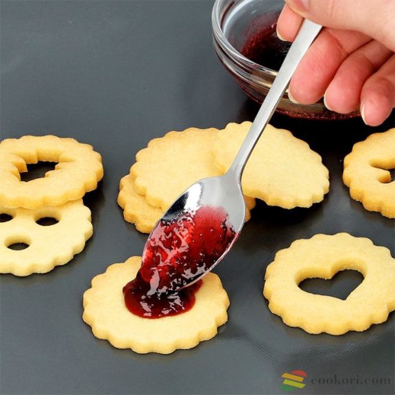 Birkmann kétoldalas pillangó mintás linzer kiszúró forma, 5 cm