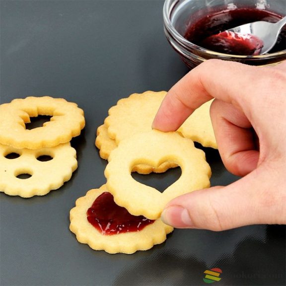 Birkmann kétoldalas kerek „Welser” linzer kiszúró forma, 5 cm