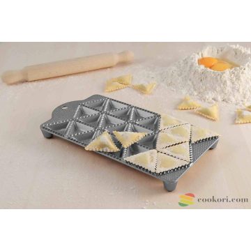   Eppicotispai Aluminium ravioli maker 24 triang. holes 50mm with rolling pin