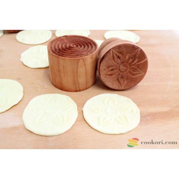 Eppicotispai Flower shape corzetti stamp