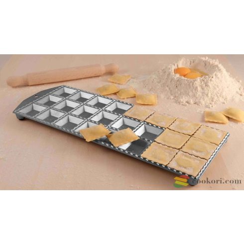 Eppicotispai Aluminium Ravioli 24 square with rolling pin