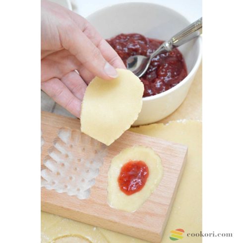 Scrapcooking Wooden mould for filled biscuits