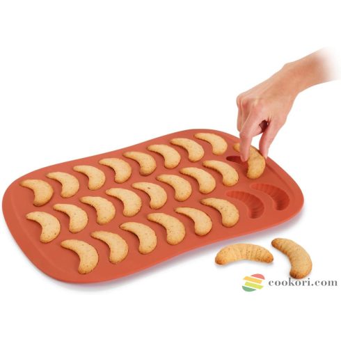Pan for crescent-shaped vanilia rolls