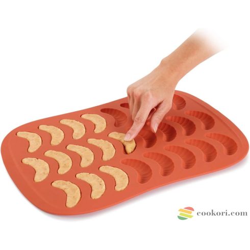 Pan for crescent-shaped vanilia rolls